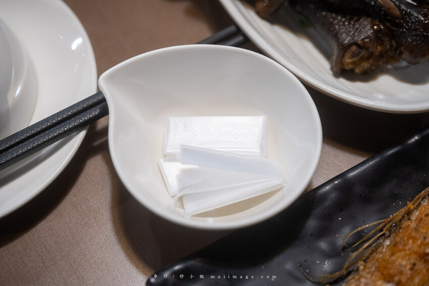 三重美食｜麻妃頂級麻辣鴛鴦鍋～開店10年的經典老字號麻辣鍋，在地人大推的好味道吃過一次就上癮、捷運菜寮