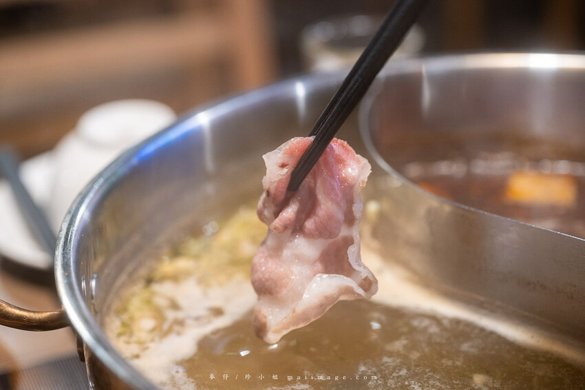 三重美食｜麻妃頂級麻辣鴛鴦鍋～開店10年的經典老字號麻辣鍋，在地人大推的好味道吃過一次就上癮、捷運菜寮