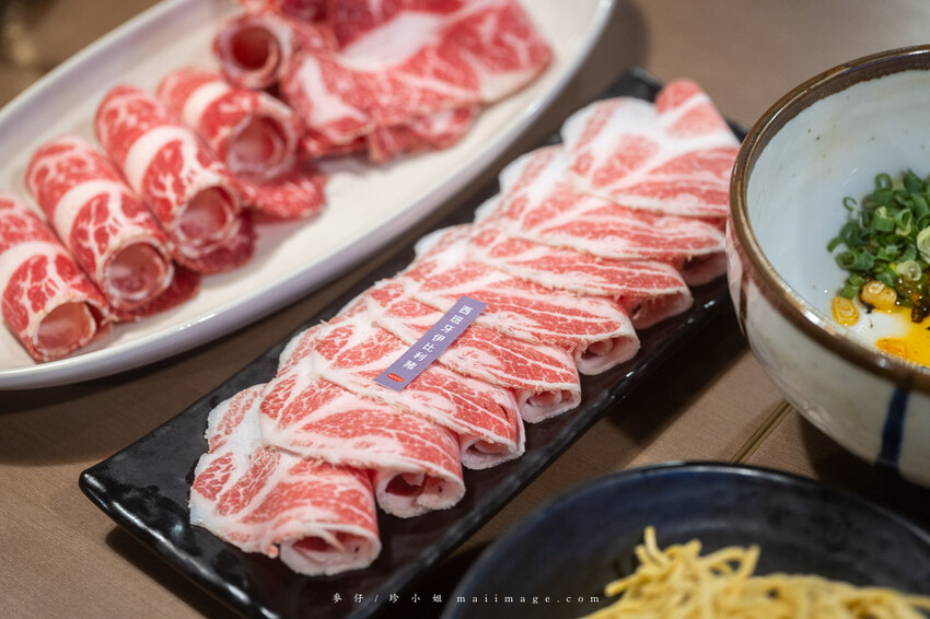 三重美食｜麻妃頂級麻辣鴛鴦鍋～開店10年的經典老字號麻辣鍋，在地人大推的好味道吃過一次就上癮、捷運菜寮