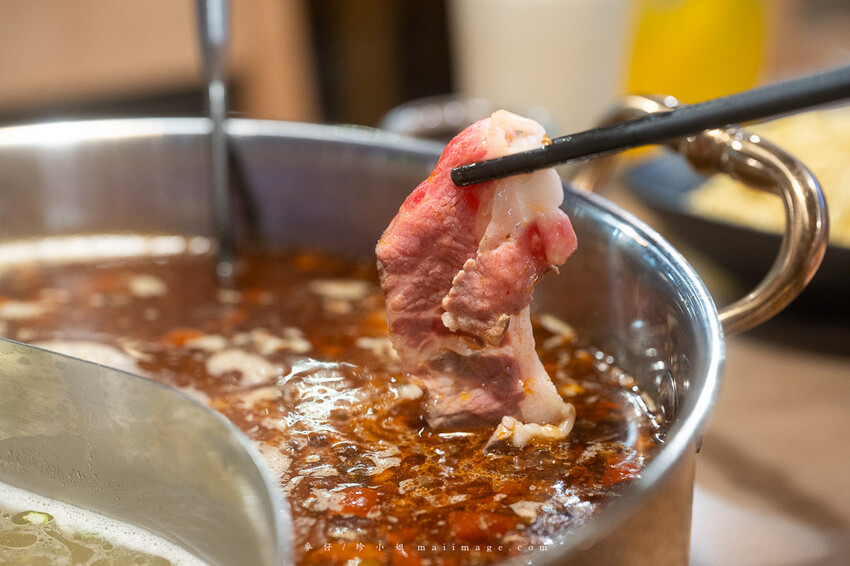 三重美食｜麻妃頂級麻辣鴛鴦鍋～開店10年的經典老字號麻辣鍋，在地人大推的好味道吃過一次就上癮、捷運菜寮