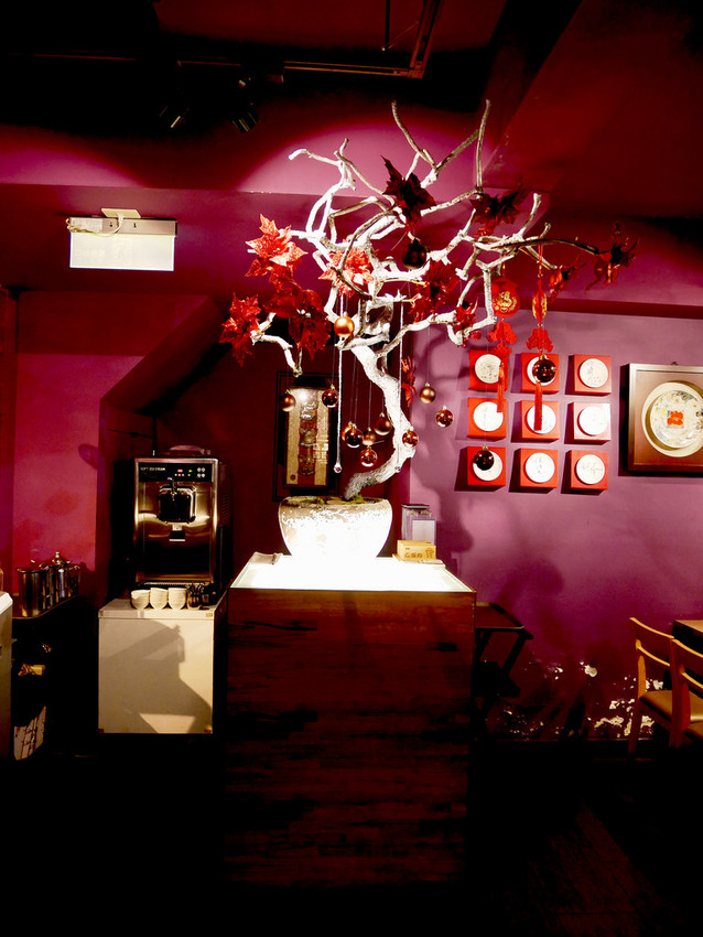 [新北三重] 麻妃頂級麻辣鴛鴦鍋 / 大骨熬製溫潤麻辣湯順口好喝 / 產地直送新鮮海鮮更是主題曲 / 菜寮捷運站 / 酸菜白肉鍋