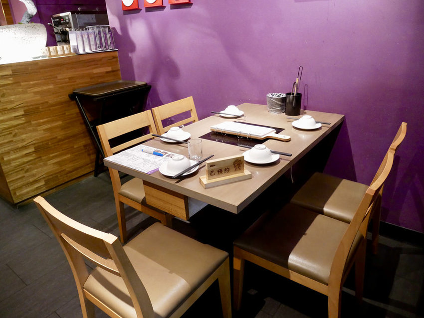 [新北三重] 麻妃頂級麻辣鴛鴦鍋 / 大骨熬製溫潤麻辣湯順口好喝 / 產地直送新鮮海鮮更是主題曲 / 菜寮捷運站 / 酸菜白肉鍋