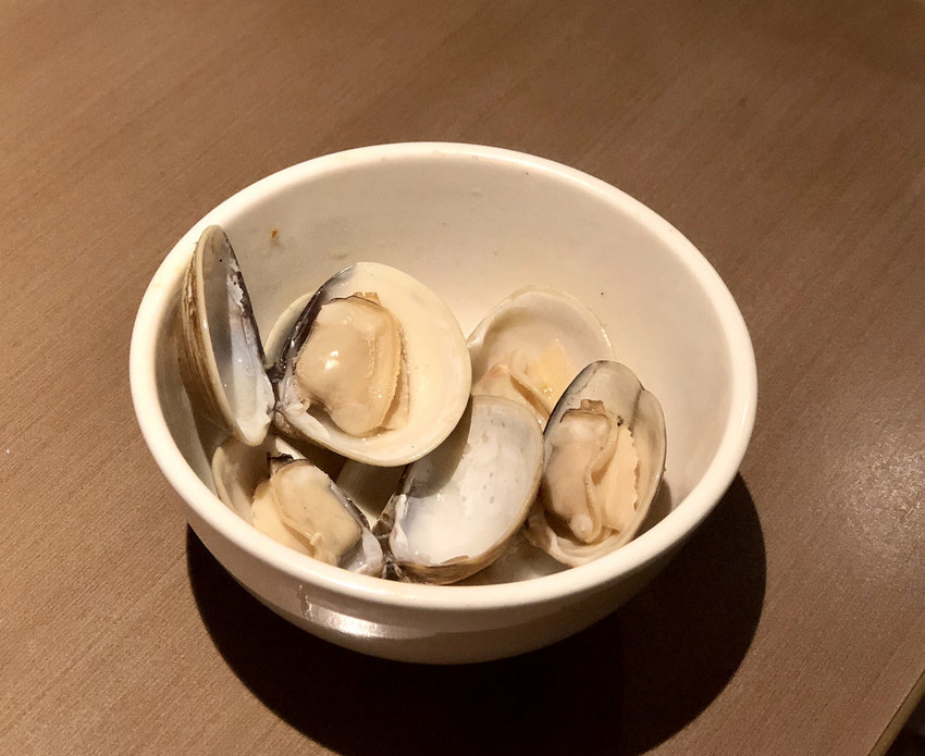 [新北三重] 麻妃頂級麻辣鴛鴦鍋 / 大骨熬製溫潤麻辣湯順口好喝 / 產地直送新鮮海鮮更是主題曲 / 菜寮捷運站 / 酸菜白肉鍋