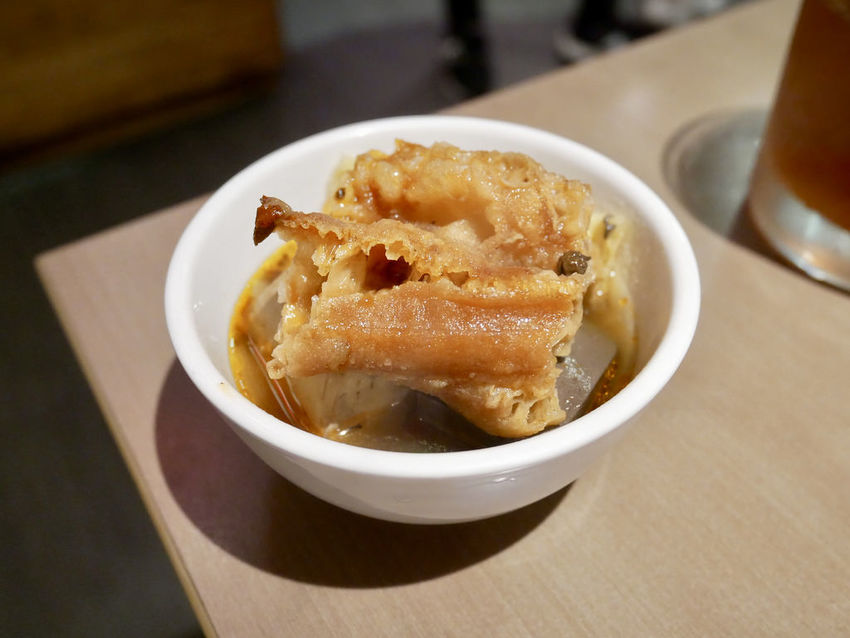 [新北三重] 麻妃頂級麻辣鴛鴦鍋 / 大骨熬製溫潤麻辣湯順口好喝 / 產地直送新鮮海鮮更是主題曲 / 菜寮捷運站 / 酸菜白肉鍋