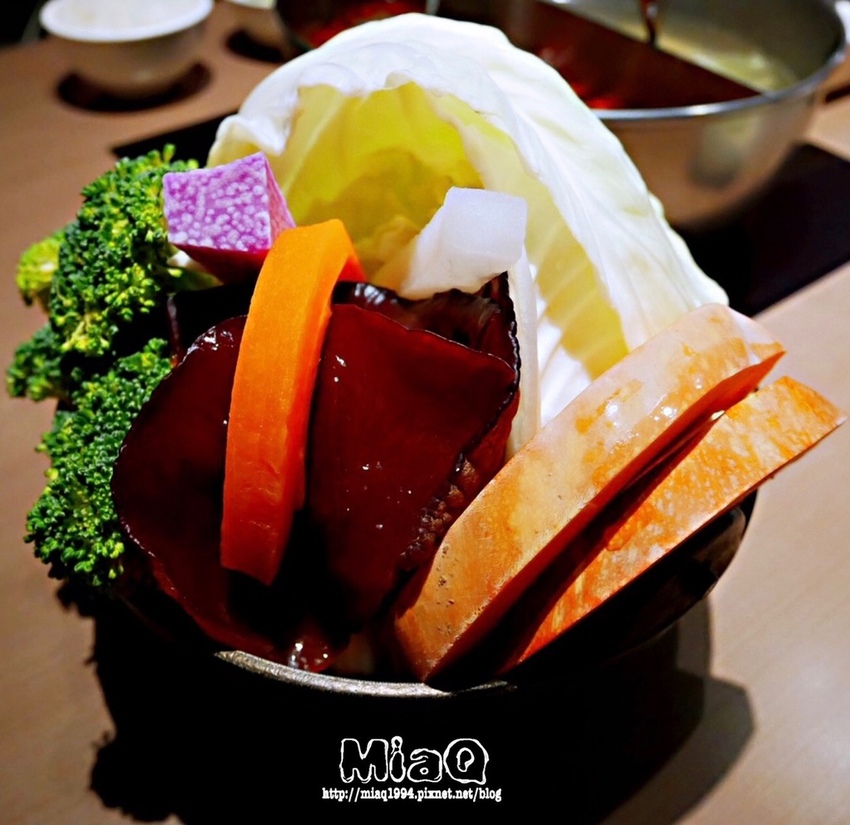 【三重美食】麻妃頂級鴛鴦火鍋。捷運菜寮站,頂級新鮮、食材用心,值得回味的好滋味 (17).JPG