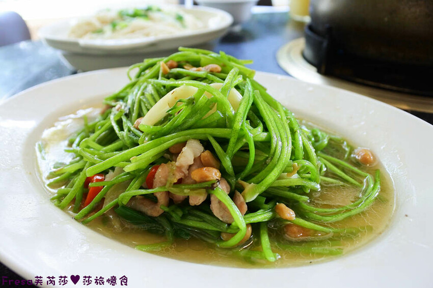 高雄聚餐【綠野山莊土雞城】大社觀音山步道附近ＣＰ值高土雞餐廳.招牌茶油雞＆菜脯雞湯推薦必點│附設停車場│活動宴席│大社美食 - Fresa芙芮莎♥莎旅憶食