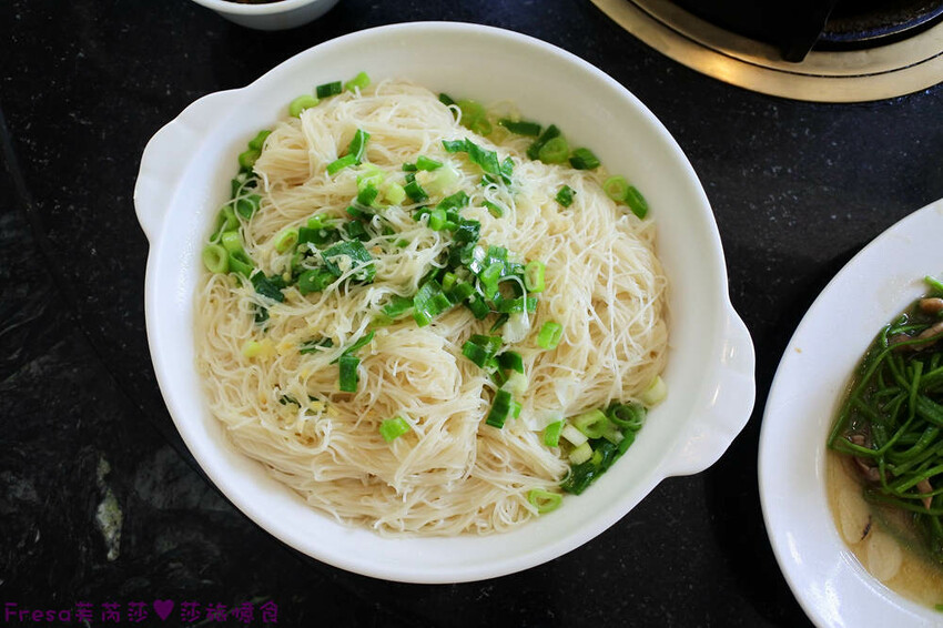 高雄聚餐【綠野山莊土雞城】大社觀音山步道附近ＣＰ值高土雞餐廳.招牌茶油雞＆菜脯雞湯推薦必點│附設停車場│活動宴席│大社美食 - Fresa芙芮莎♥莎旅憶食