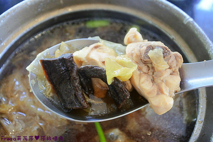 高雄聚餐【綠野山莊土雞城】大社觀音山步道附近ＣＰ值高土雞餐廳.招牌茶油雞＆菜脯雞湯推薦必點│附設停車場│活動宴席│大社美食 - Fresa芙芮莎♥莎旅憶食