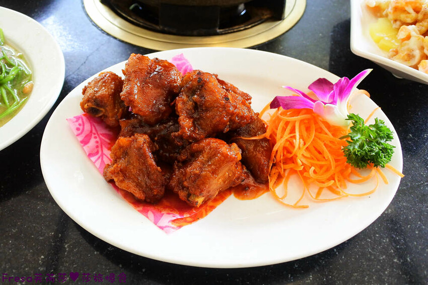 高雄聚餐【綠野山莊土雞城】大社觀音山步道附近ＣＰ值高土雞餐廳.招牌茶油雞＆菜脯雞湯推薦必點│附設停車場│活動宴席│大社美食 - Fresa芙芮莎♥莎旅憶食