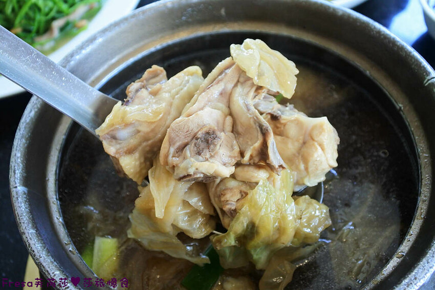 高雄聚餐【綠野山莊土雞城】大社觀音山步道附近ＣＰ值高土雞餐廳.招牌茶油雞＆菜脯雞湯推薦必點│附設停車場│活動宴席│大社美食 - Fresa芙芮莎♥莎旅憶食