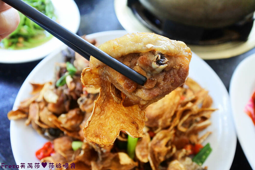 高雄聚餐【綠野山莊土雞城】大社觀音山步道附近ＣＰ值高土雞餐廳.招牌茶油雞＆菜脯雞湯推薦必點│附設停車場│活動宴席│大社美食 - Fresa芙芮莎♥莎旅憶食