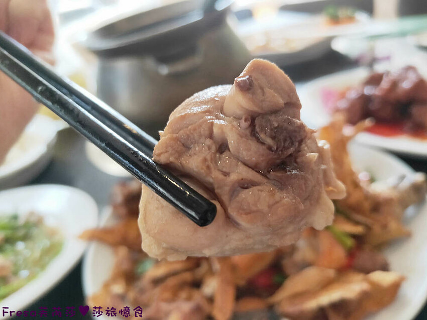 高雄聚餐【綠野山莊土雞城】大社觀音山步道附近ＣＰ值高土雞餐廳.招牌茶油雞＆菜脯雞湯推薦必點│附設停車場│活動宴席│大社美食 - Fresa芙芮莎♥莎旅憶食