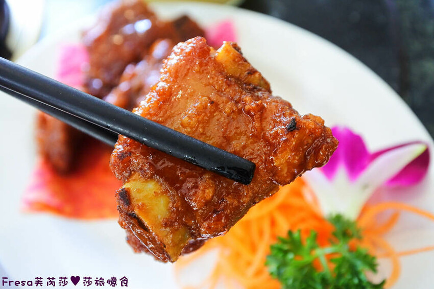 高雄聚餐【綠野山莊土雞城】大社觀音山步道附近ＣＰ值高土雞餐廳.招牌茶油雞＆菜脯雞湯推薦必點│附設停車場│活動宴席│大社美食 - Fresa芙芮莎♥莎旅憶食