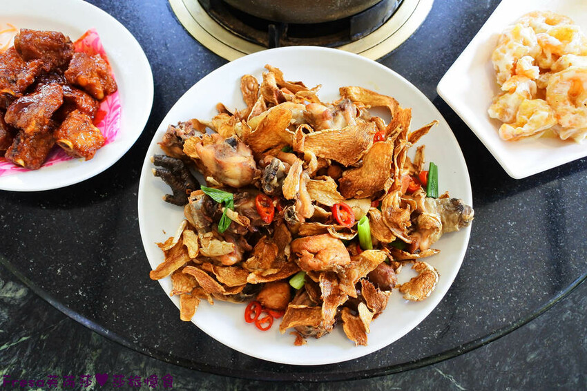 高雄聚餐【綠野山莊土雞城】大社觀音山步道附近ＣＰ值高土雞餐廳.招牌茶油雞＆菜脯雞湯推薦必點│附設停車場│活動宴席│大社美食 - Fresa芙芮莎♥莎旅憶食