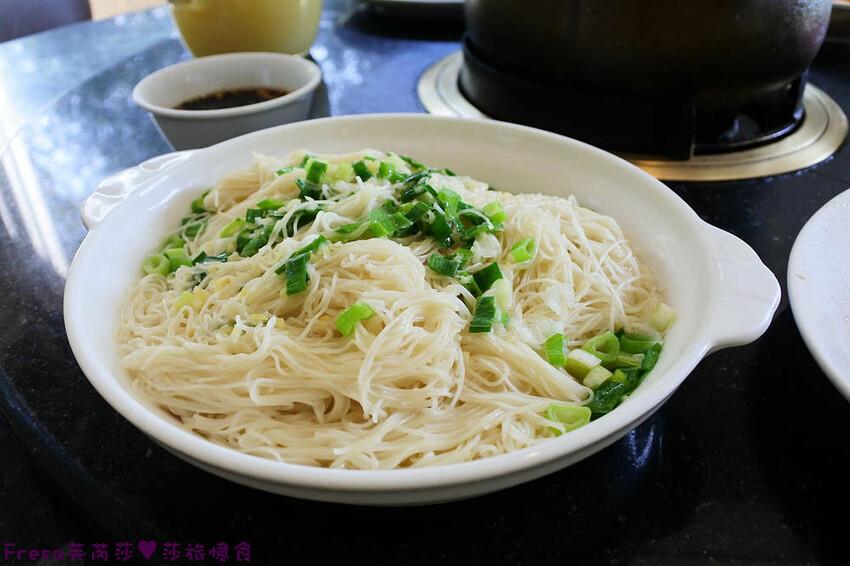 高雄聚餐【綠野山莊土雞城】大社觀音山步道附近ＣＰ值高土雞餐廳.招牌茶油雞＆菜脯雞湯推薦必點│附設停車場│活動宴席│大社美食 - Fresa芙芮莎♥莎旅憶食