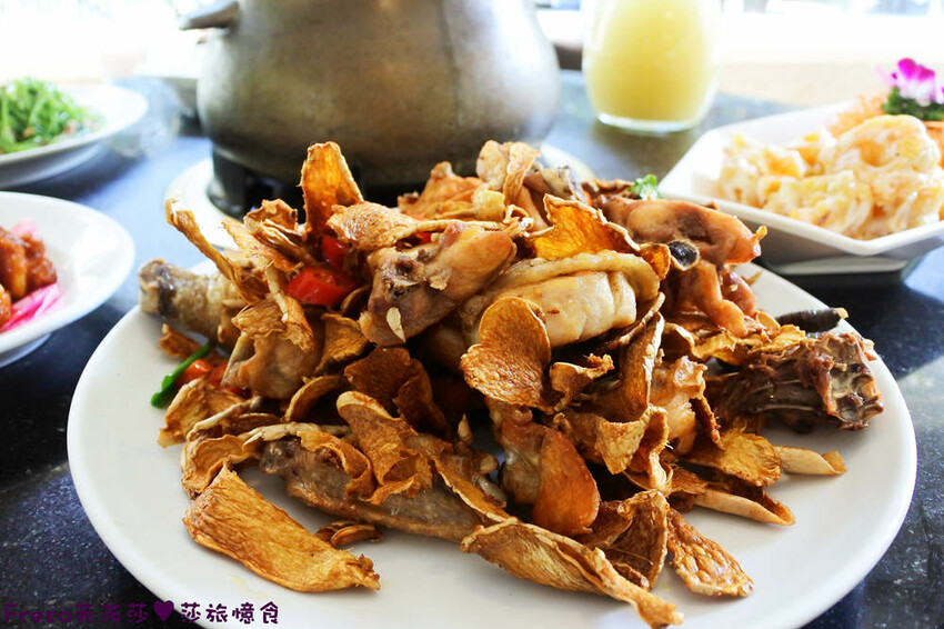 高雄聚餐【綠野山莊土雞城】大社觀音山步道附近ＣＰ值高土雞餐廳.招牌茶油雞＆菜脯雞湯推薦必點│附設停車場│活動宴席│大社美食 - Fresa芙芮莎♥莎旅憶食