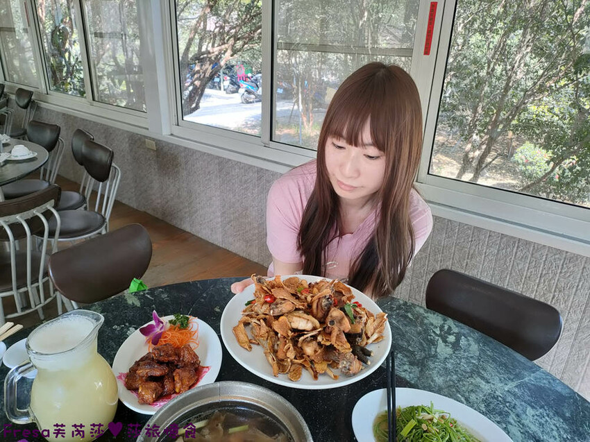 高雄聚餐【綠野山莊土雞城】大社觀音山步道附近ＣＰ值高土雞餐廳.招牌茶油雞＆菜脯雞湯推薦必點│附設停車場│活動宴席│大社美食 - Fresa芙芮莎♥莎旅憶食