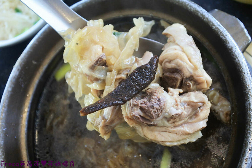 高雄聚餐【綠野山莊土雞城】大社觀音山步道附近ＣＰ值高土雞餐廳.招牌茶油雞＆菜脯雞湯推薦必點│附設停車場│活動宴席│大社美食 - Fresa芙芮莎♥莎旅憶食