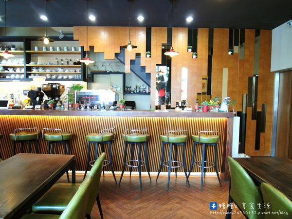 MT49 CAF'E 芒果樹49號咖啡店:〖台中│美食〗MT49 CAFE' 芒果樹49號咖啡店 ❤ 店裡頭滿滿的龍貓擺飾,根本是龍貓迷的天堂~鬆餅好好吃,不添加鬆餅粉、發粉及蘇打粉,糖糖超激推!還有現場冰球秀~