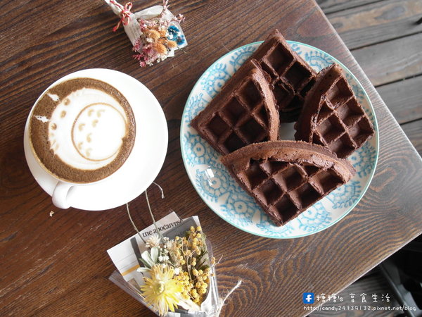 MT49 CAF'E 芒果樹49號咖啡店:〖台中│美食〗MT49 CAFE' 芒果樹49號咖啡店 ❤ 店裡頭滿滿的龍貓擺飾,根本是龍貓迷的天堂~鬆餅好好吃,不添加鬆餅粉、發粉及蘇打粉,糖糖超激推!還有現場冰球秀~