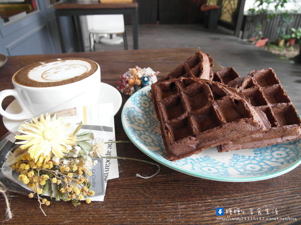 MT49 CAF'E 芒果樹49號咖啡店:〖台中│美食〗MT49 CAFE' 芒果樹49號咖啡店 ❤ 店裡頭滿滿的龍貓擺飾,根本是龍貓迷的天堂~鬆餅好好吃,不添加鬆餅粉、發粉及蘇打粉,糖糖超激推!還有現場冰球秀~