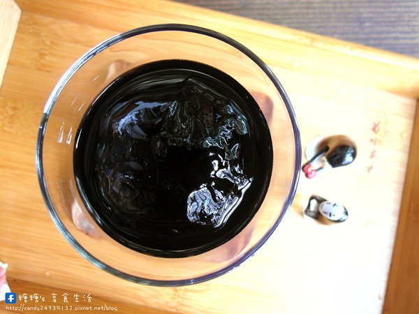 MT49 CAF'E 芒果樹49號咖啡店:〖台中│美食〗MT49 CAFE' 芒果樹49號咖啡店 ❤ 店裡頭滿滿的龍貓擺飾,根本是龍貓迷的天堂~鬆餅好好吃,不添加鬆餅粉、發粉及蘇打粉,糖糖超激推!還有現場冰球秀~