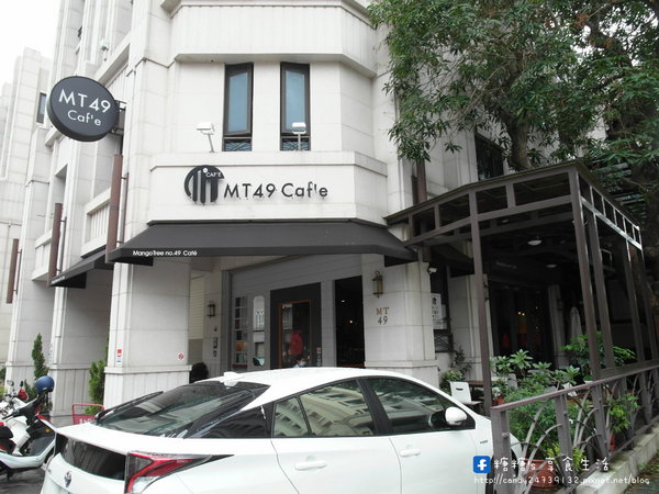 MT49 CAF'E 芒果樹49號咖啡店:〖台中│美食〗MT49 CAFE' 芒果樹49號咖啡店 ❤ 店裡頭滿滿的龍貓擺飾,根本是龍貓迷的天堂~鬆餅好好吃,不添加鬆餅粉、發粉及蘇打粉,糖糖超激推!還有現場冰球秀~
