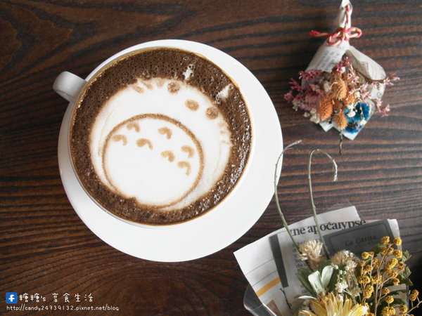 MT49 CAF'E 芒果樹49號咖啡店:〖台中│美食〗MT49 CAFE' 芒果樹49號咖啡店 ❤ 店裡頭滿滿的龍貓擺飾,根本是龍貓迷的天堂~鬆餅好好吃,不添加鬆餅粉、發粉及蘇打粉,糖糖超激推!還有現場冰球秀~