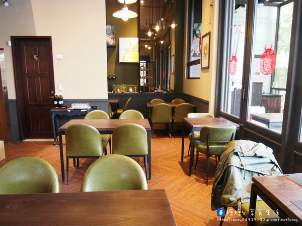 MT49 CAF'E 芒果樹49號咖啡店:〖台中│美食〗MT49 CAFE' 芒果樹49號咖啡店 ❤ 店裡頭滿滿的龍貓擺飾,根本是龍貓迷的天堂~鬆餅好好吃,不添加鬆餅粉、發粉及蘇打粉,糖糖超激推!還有現場冰球秀~