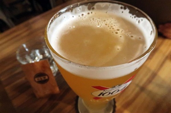 H&W Restaurant and Bar:新店餐酒館 H&W restaurant and bar影片 菜單酒肉大拼盤 手工比薩 超大杯特調假日有駐唱~ H&W Restaurant and Bar:新店餐酒館 H&W restaurant and bar影片 菜單酒肉大拼盤 手工比薩 超大杯特調假日有駐唱~