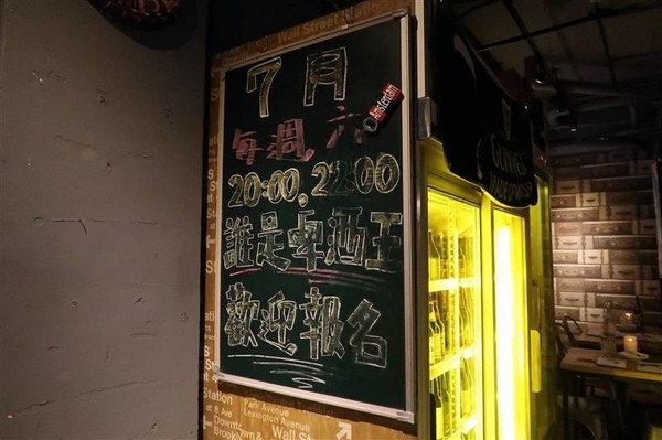 H&W Restaurant and Bar:新店餐酒館 H&W restaurant and bar影片 菜單酒肉大拼盤 手工比薩 超大杯特調假日有駐唱~ H&W Restaurant and Bar:新店餐酒館 H&W restaurant and bar影片 菜單酒肉大拼盤 手工比薩 超大杯特調假日有駐唱~