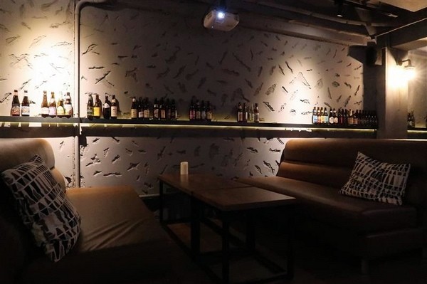 H&W Restaurant and Bar:新店餐酒館 H&W restaurant and bar影片 菜單酒肉大拼盤 手工比薩 超大杯特調假日有駐唱~ H&W Restaurant and Bar:新店餐酒館 H&W restaurant and bar影片 菜單酒肉大拼盤 手工比薩 超大杯特調假日有駐唱~