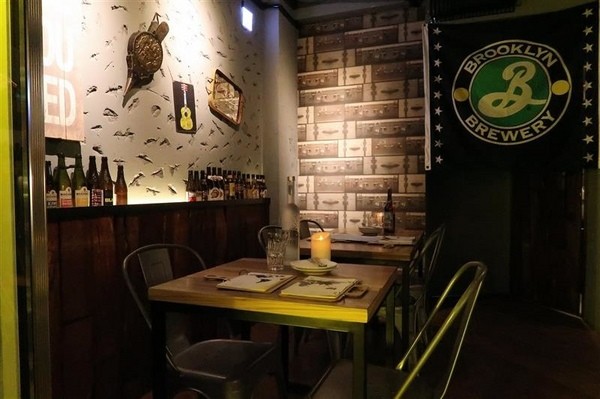 H&W Restaurant and Bar:新店餐酒館 H&W restaurant and bar影片 菜單酒肉大拼盤 手工比薩 超大杯特調假日有駐唱~ H&W Restaurant and Bar:新店餐酒館 H&W restaurant and bar影片 菜單酒肉大拼盤 手工比薩 超大杯特調假日有駐唱~