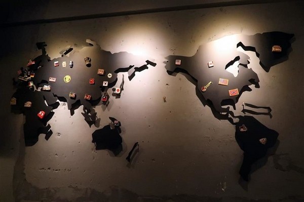 H&W Restaurant and Bar:新店餐酒館 H&W restaurant and bar影片 菜單酒肉大拼盤 手工比薩 超大杯特調假日有駐唱~ H&W Restaurant and Bar:新店餐酒館 H&W restaurant and bar影片 菜單酒肉大拼盤 手工比薩 超大杯特調假日有駐唱~