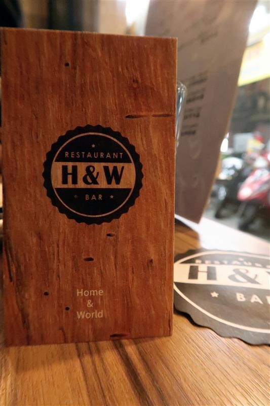 H&W Restaurant and Bar:新店餐酒館 H&W restaurant and bar影片 菜單酒肉大拼盤 手工比薩 超大杯特調假日有駐唱~ H&W Restaurant and Bar:新店餐酒館 H&W restaurant and bar影片 菜單酒肉大拼盤 手工比薩 超大杯特調假日有駐唱~