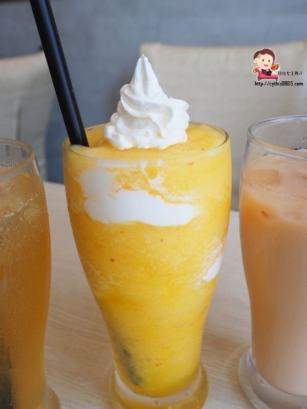 桃園中壢美食-星諾文創咖啡-超逼真的法鬥巧克力冰淇淋來了，怎麼可以吃狗狗~ @民宿女王芽月-美食.旅遊.全台趴趴走