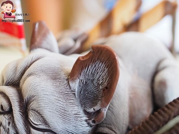 桃園中壢美食-星諾文創咖啡-超逼真的法鬥巧克力冰淇淋來了，怎麼可以吃狗狗~ @民宿女王芽月-美食.旅遊.全台趴趴走