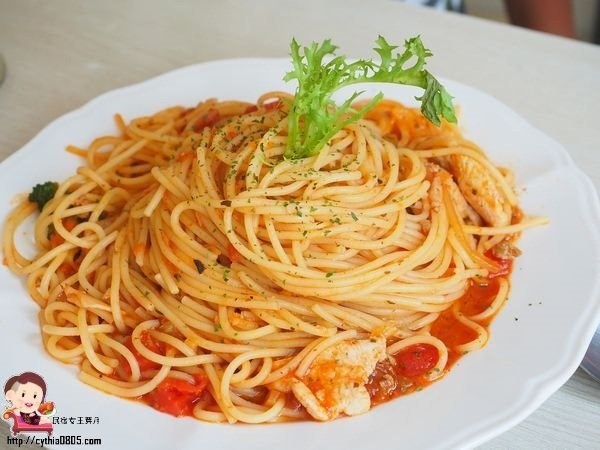 桃園中壢美食-星諾文創咖啡-超逼真的法鬥巧克力冰淇淋來了，怎麼可以吃狗狗~ @民宿女王芽月-美食.旅遊.全台趴趴走