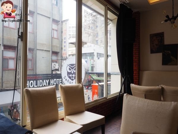 桃園中壢美食-星諾文創咖啡-超逼真的法鬥巧克力冰淇淋來了，怎麼可以吃狗狗~ @民宿女王芽月-美食.旅遊.全台趴趴走