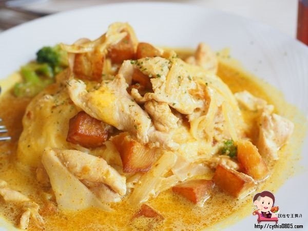 桃園中壢美食-星諾文創咖啡-超逼真的法鬥巧克力冰淇淋來了，怎麼可以吃狗狗~ @民宿女王芽月-美食.旅遊.全台趴趴走