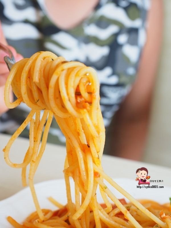 桃園中壢美食-星諾文創咖啡-超逼真的法鬥巧克力冰淇淋來了，怎麼可以吃狗狗~ @民宿女王芽月-美食.旅遊.全台趴趴走