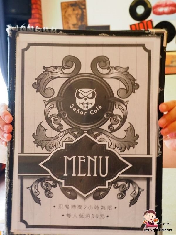 桃園中壢美食-星諾文創咖啡-超逼真的法鬥巧克力冰淇淋來了，怎麼可以吃狗狗~ @民宿女王芽月-美食.旅遊.全台趴趴走