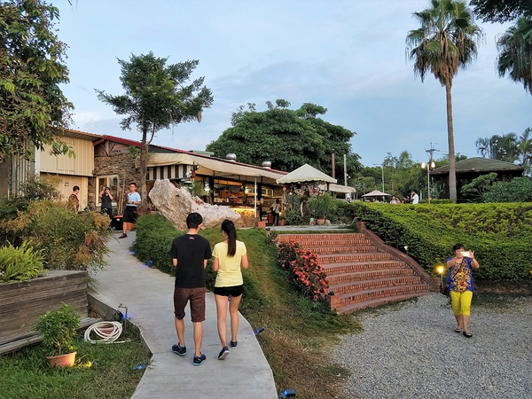不夜天夜景餐廳:【台中龍井景點】不夜天夜景餐廳~浪漫約會賞夜景的口袋名單