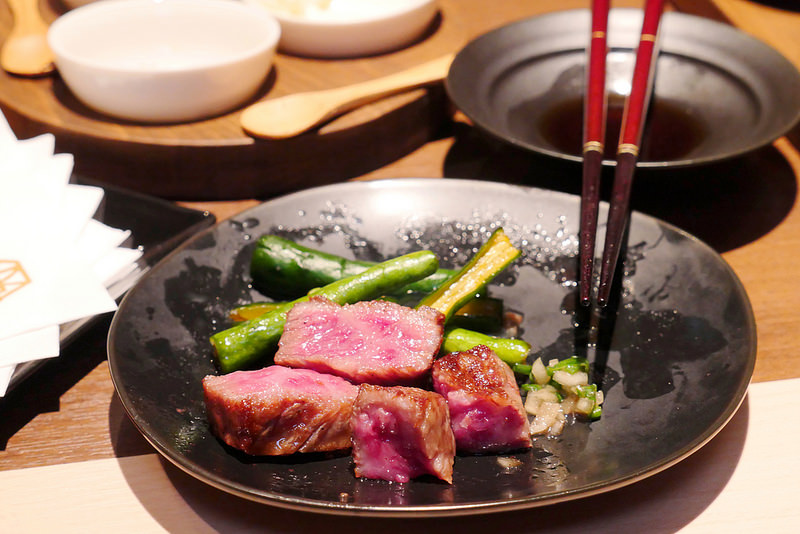 樂軒究極和牛燒肉 :豪華一頭牛燒肉不用到東京!自慢牛一頭盛合全9+黑毛和牛雙人4800元一次吃到厚切牛舌 橫隔膜肉 三角肉 羽下肉 菲力沙朗 無骨牛小排等十種部位