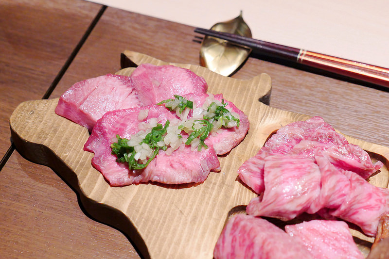 樂軒究極和牛燒肉 :豪華一頭牛燒肉不用到東京!自慢牛一頭盛合全9+黑毛和牛雙人4800元一次吃到厚切牛舌 橫隔膜肉 三角肉 羽下肉 菲力沙朗 無骨牛小排等十種部位