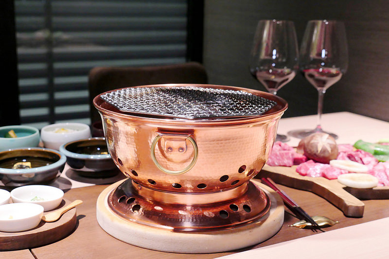 樂軒究極和牛燒肉 :豪華一頭牛燒肉不用到東京!自慢牛一頭盛合全9+黑毛和牛雙人4800元一次吃到厚切牛舌 橫隔膜肉 三角肉 羽下肉 菲力沙朗 無骨牛小排等十種部位