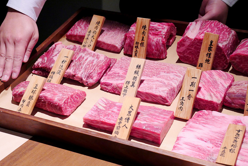 樂軒究極和牛燒肉 :豪華一頭牛燒肉不用到東京!自慢牛一頭盛合全9+黑毛和牛雙人4800元一次吃到厚切牛舌 橫隔膜肉 三角肉 羽下肉 菲力沙朗 無骨牛小排等十種部位