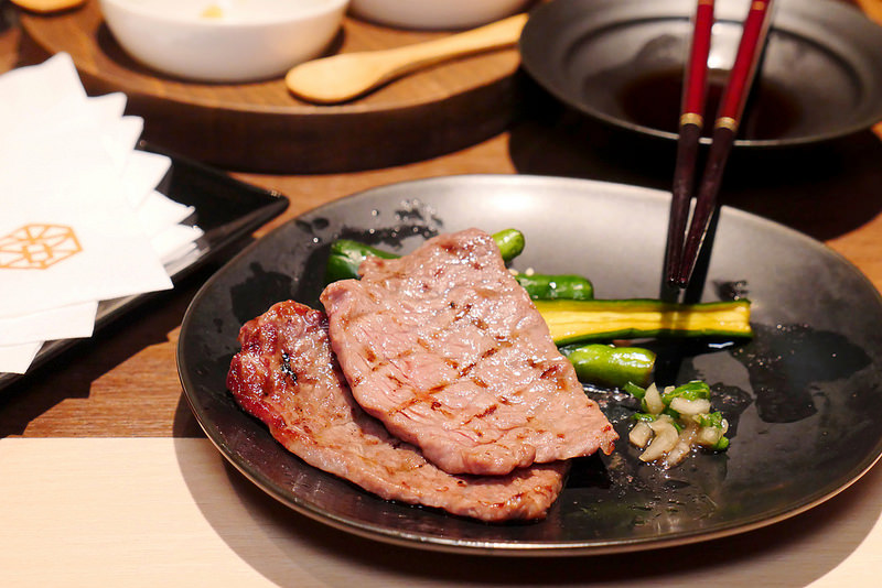 樂軒究極和牛燒肉 :豪華一頭牛燒肉不用到東京!自慢牛一頭盛合全9+黑毛和牛雙人4800元一次吃到厚切牛舌 橫隔膜肉 三角肉 羽下肉 菲力沙朗 無骨牛小排等十種部位