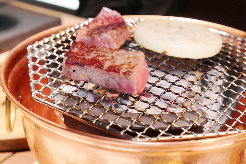 樂軒究極和牛燒肉 :豪華一頭牛燒肉不用到東京!自慢牛一頭盛合全9+黑毛和牛雙人4800元一次吃到厚切牛舌 橫隔膜肉 三角肉 羽下肉 菲力沙朗 無骨牛小排等十種部位