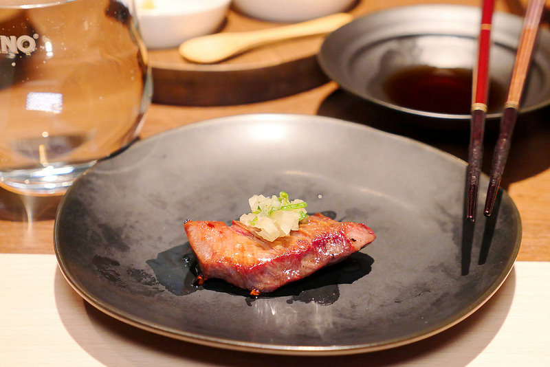 樂軒究極和牛燒肉 :豪華一頭牛燒肉不用到東京!自慢牛一頭盛合全9+黑毛和牛雙人4800元一次吃到厚切牛舌 橫隔膜肉 三角肉 羽下肉 菲力沙朗 無骨牛小排等十種部位